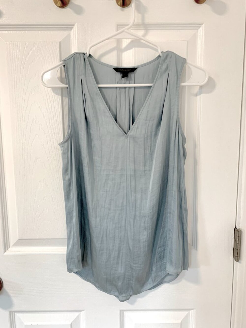 Banana Republic V Neck Sleeveless Satin Blouse Top in Light Blue Gray XS